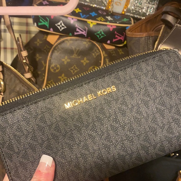 Michael Kors Handbags - Michael Kors Black Wallet